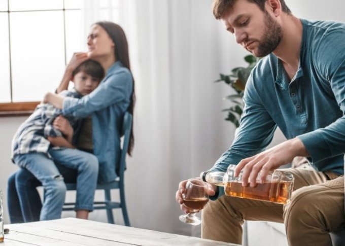 Podwójna osobowość alkoholika objawiająca się jako problem w rodzinie